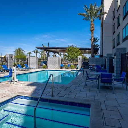 Holiday Inn Express & Suites - Gilbert - Mesa Gateway Airport Eksteriør billede